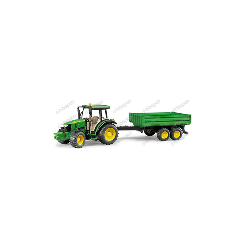 Tractor John Deere cu remorca