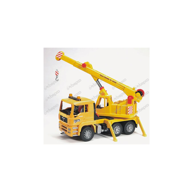 Autocamion MAN cu macara